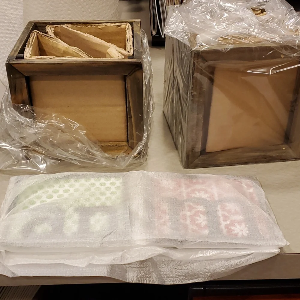 NIB CHANGE IT Wooden four box panel holder w/ glass inserts, 2‎ designs